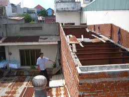 Xây nhà mà để lan can nhìn vào bên trong nhà người khác có được không? 